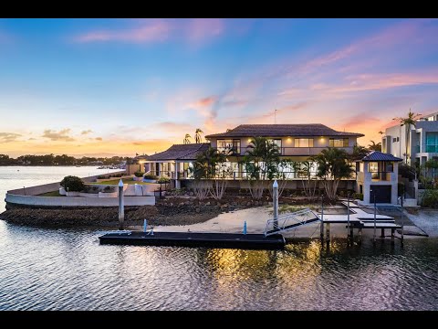 124 Commodore Drive, Paradise Waters